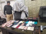 کراچی، موبائل فون شاپس میں لوٹ مار کرنے والے ڈاکو گرفتار، چھینے گئے فونز برآمد