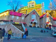 ملک کے معروف سیاحتی مرکز میں تاجروں کے دو گروپس میں بدترین لڑائی، فائرنگ اورپتھراؤ