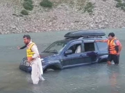کالام؛ ٹک ٹاک کیلئے ویڈیو بناتے ہوئے ایک اور گاڑی جھیل میں جا گری