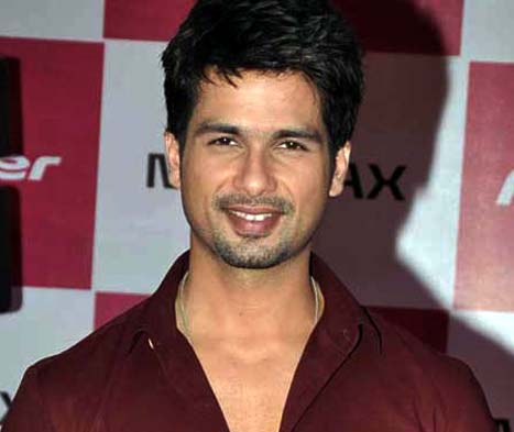 https://img.express.pk/media/images/04-shahid-kapoor/04-shahid-kapoor.webp