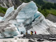 لاہور سے تعلق رکھنے والے ایک ہی خاندان کے 3 سیاح ناران میں برفانی تودا گرنے سے جاں بحق