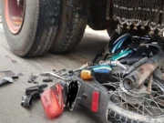 کراچی میں دندناتے ہوئے ڈمپر نے ایک اور شہری کی جان لے لی، دوسرا زخمی