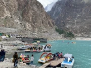 گلگت بلتستان؛ عطاآباد جھیل میں آلودگی پھیلانے کے الزام میں ہوٹل کا ایک حصہ سیل، جرمانہ عائد