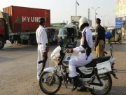 کراچی، ٹریفک قوانین کی خلاف ورزی پر بھاری جرمانے اور ڈی میرٹ پوائنٹس کا نیانظام نافذ