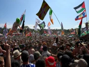 برطانیہ؛ سالانہ میلے میں مشہور گلوکاروں کے ‘اسرائیلی فوج مردہ باد’ کے نعرے، حکام پریشان