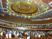 پارلیمنٹ ہاﺅس کی غلام گردشوں میں