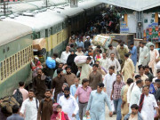 دھرنوں کے باعث ٹرینوں کا متاثرہ شیڈول بحال