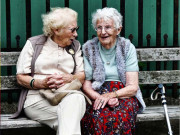 ’’ چابی کہاں گئی۔۔۔۔ ابھی تو یہیں رکھی تھی‘‘ ’’ بیٹا تمھارا نام یاد نہیں آرہا۔۔۔۔۔‘‘