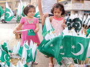 جشن آزادی کی تیاریاں جھنڈے اور بیجز گزشتہ سال کی نسبت دگنے نرخ پر فروخت