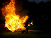 اسکول میں بیٹے کا داخلہ نہ ہونے پر باپ نے خود کو آگ لگا کر جان دیدی