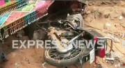 بے قابو ڈمپر نے لانڈھی میں موٹرسائیکل روندکر 2 بچیاں مارڈالیں