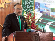 پاک چین تجارت میں چینی کرنسی کے استعمال پر غور کر رہے ہیں احسن اقبال