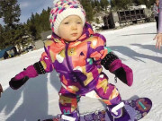 امریکا میں ایک سالہ بچی کی اسنو بورڈ میں مہارت نے سب کو حیران کردیا