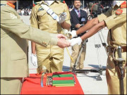 مجھے دشمن کے بچوں کو پڑھانا ہے