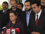 عمران خان کی سیاست اور زندگی نجومیوں اور حکیموں پر رہ گئی ہے طلال چوہدری