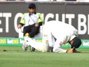 سلائیڈ کی وجہ سے عثمان خواجہ گھٹنے پر چوٹ کھا بیٹھے