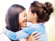 پُھول سے نازک بچے والدین کا سرمایۂ حیات