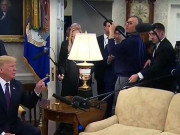 ٹرمپ نے امیگریشن پالیسی پرسوال کرنے والے صحافی کوپریس کانفرنس سے نکال دیا