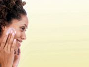 سانولی رنگت کی خواتین اپنی رنگت پر خصوصی توجہ دیتی ہیں