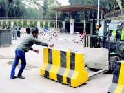 صرف بیرئیرز ہی نہیں تجاوزات کا خاتمہ بھی ضروری ہے