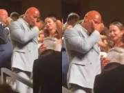  دی راک اپنی نئی فلم کے عالمی پریمیئر پر آبدیدہ، ویڈیو وائرل ہوگئی