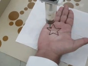 پاکستانی نوجوانوں کا کارنامہ ہاتھوں پر مہندی لگانے والا پرنٹر تیار