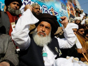 تحریک لبیک کے سربراہ خادم حسین رضوی مفرور ملزم قرار