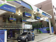 پیٹرول بھرنے کی مشینیں زمین کے بجائے چھت میں نصب