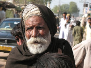 بزرگوں کا ادب و احترام کیوں ضروری ہے 