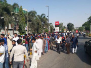 پی ایس ایل فائنل کی ٹکٹس کیلئے شائقین کی لمبی قطاریں