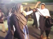 بہاولپور میں پی ٹی آئی خواتین کا گلالئی پر انڈوں اور ٹماٹروں سے حملہ