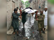 چیف جسٹس نے گندی گلی سے جنازہ لے جانے کی تصویر کا نوٹس لے لیا