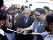 بلوچ رہنماؤں نے الیکشن نہ لڑا تو خود ساختہ قیادت پھر آگے آجائیگی شہباز شریف   