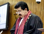 مجھ پر تنقید کرنے والے اپنے گریبان میں جھانک لیتے تو بہتر ہوتا چیئرمین سینیٹ