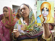 اتوار کو رابعہ کے ہاتھوں پر مہندی لگائی تھی بہن عائشہ