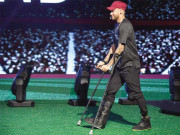 بیساکھیوں کے سہارے چلنے والے نیمار 17 مئی تک فٹبال سے دور رہیں گے