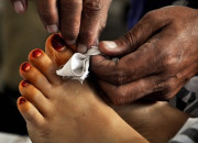 بھارت میں باپ کے مرنے کے صدمہ میں 3 بہنوں نے خودکشی کر لی