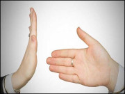 مسلم خاتون ہاتھ نہ ملانے کی پاداش میں فرانس کی شہریت سے محروم