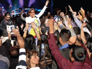 علی ظفر کی امریکا میں میوزک کنسرٹس کے دوران پرفارمنس 