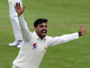 شاداب خان کی گھومتی گیندوں پرحریف بیٹسمین چکرا گئے