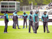 آئرش جشن دھرا رہ گیا بارش رنگ میں بھنگ ڈالنے پہنچ گئی