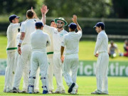 ٹیسٹ ڈیبیو آئرش خوشی کے آنسو سن گلاسز نے چھپا لیے