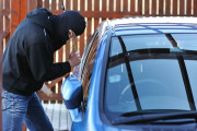 گاڑیوں سے یومیہ لاکھوں روپے کے شیشے چوری