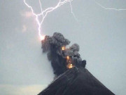 گوئٹے مالا میں آتش فشاں پھٹنے سے 3 بچوں سمیت 32 افراد ہلاک 300 زخمی