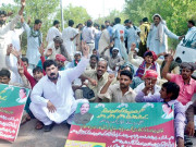 پی ٹی آئی کارکنوں کے مظاہرے ٹکٹ لینے اور محروم رہنے والوں میں جھگڑے