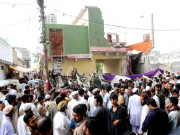 مومن آباد میں بم دھماکے کے دوسرے روز بھی فضا سوگوار رہی 