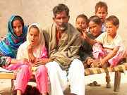 ’’بوجھ ایسا کہ تہوں میں اتار لایا ہے‘‘  