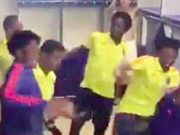 کولمبیئن فٹبالرز نے چینجنگ روم میں ڈانس کو روزمرہ کا عمل بنالیا