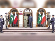 آرمی چیف جنرل قمر جاوید باجوہ سرکاری دورے پر پولینڈ پہنچ گئے