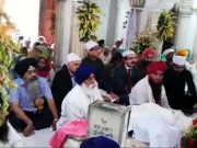 سکھوں نے بھارتی سفارت کاروں کو گوردوارہ ڈیرہ صاحب میں داخلے سے روک دیا